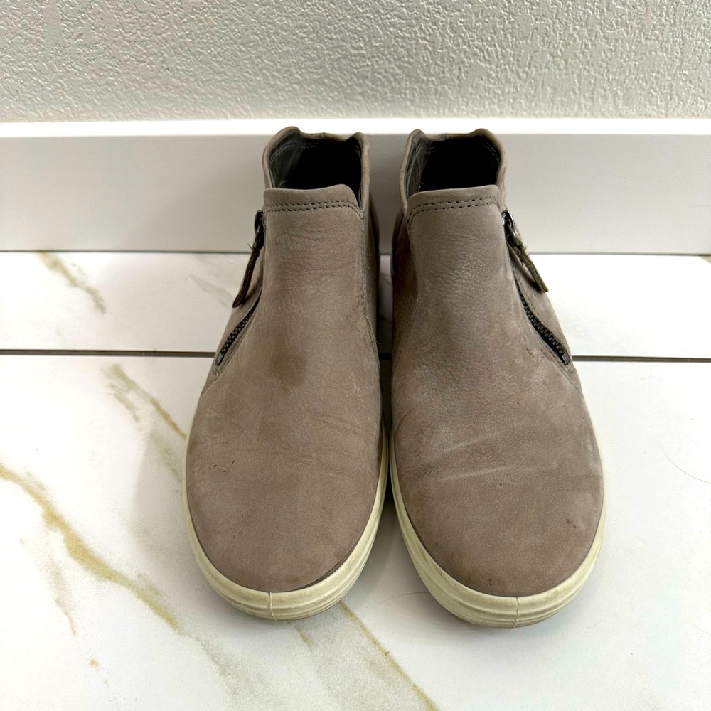 Echo Soft Low Bootie - Women's Size 7 (EU 38)